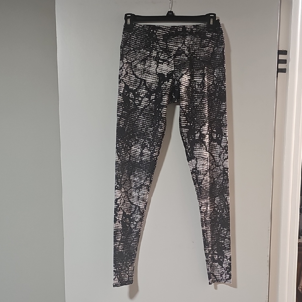 Onzie Black and White Patterned Leggings